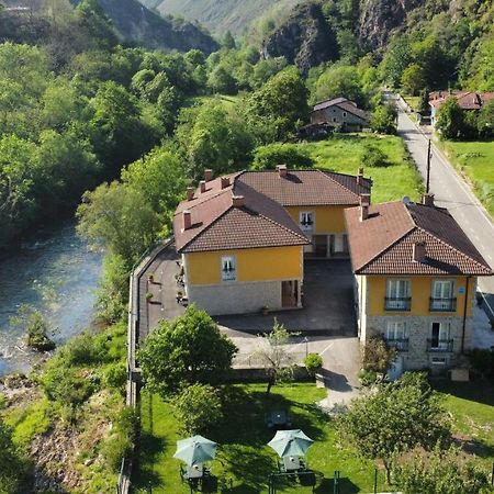 Hotel Y Apartamentos La Lonja Onís Dış mekan fotoğraf