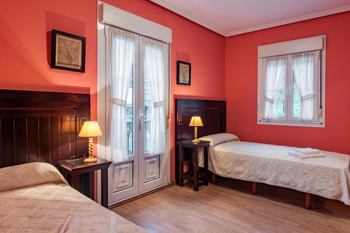 Hotel Y Apartamentos La Lonja Onís Dış mekan fotoğraf
