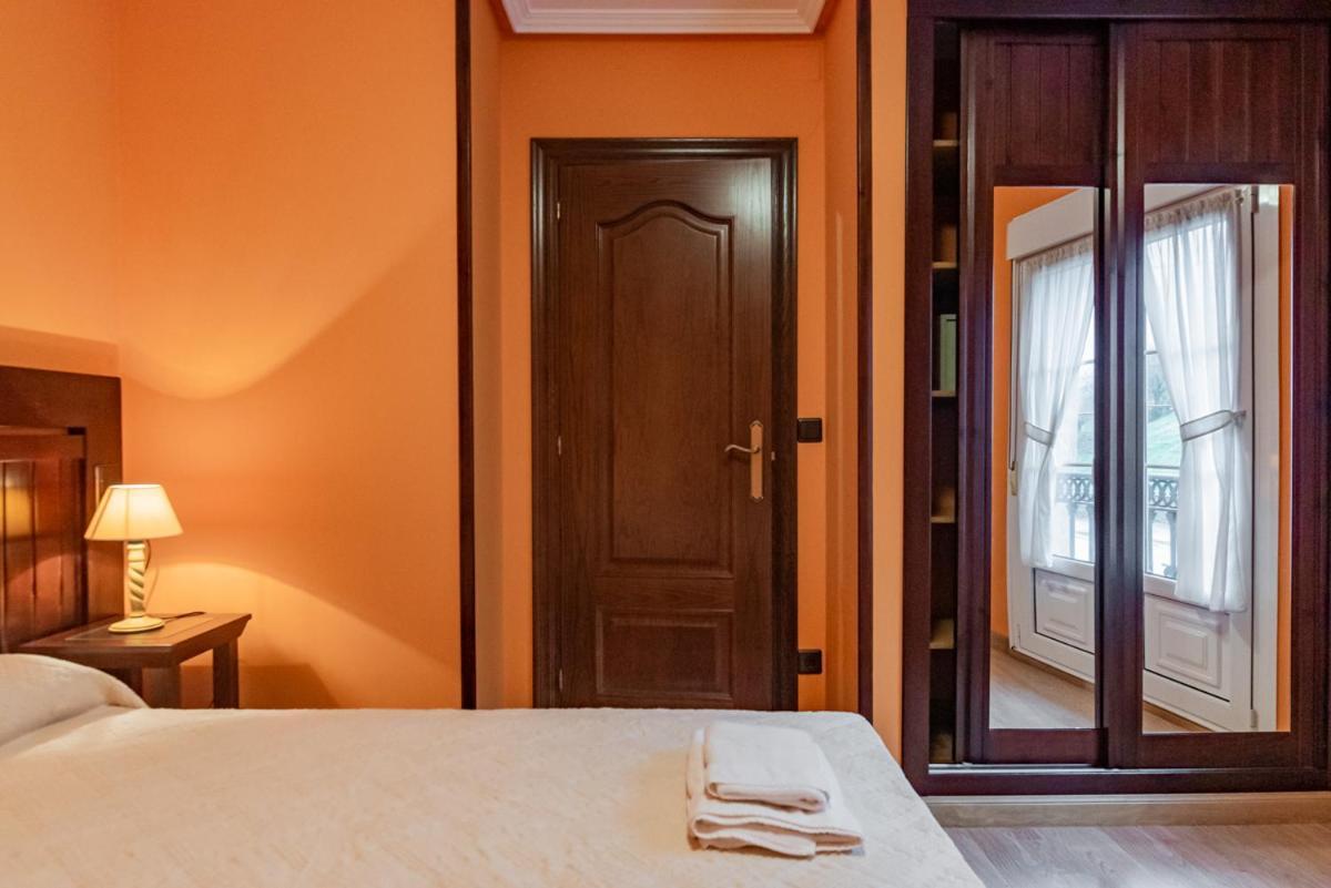 Hotel Y Apartamentos La Lonja Onís Dış mekan fotoğraf