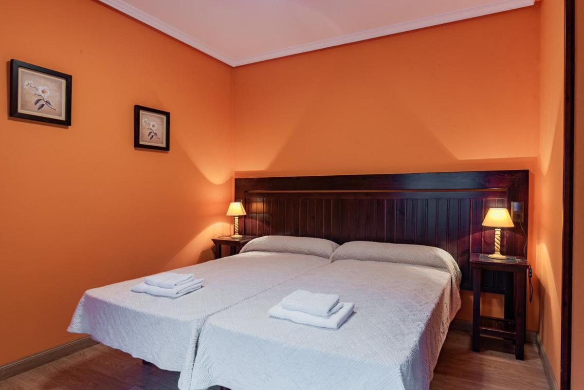 Hotel Y Apartamentos La Lonja Onís Dış mekan fotoğraf