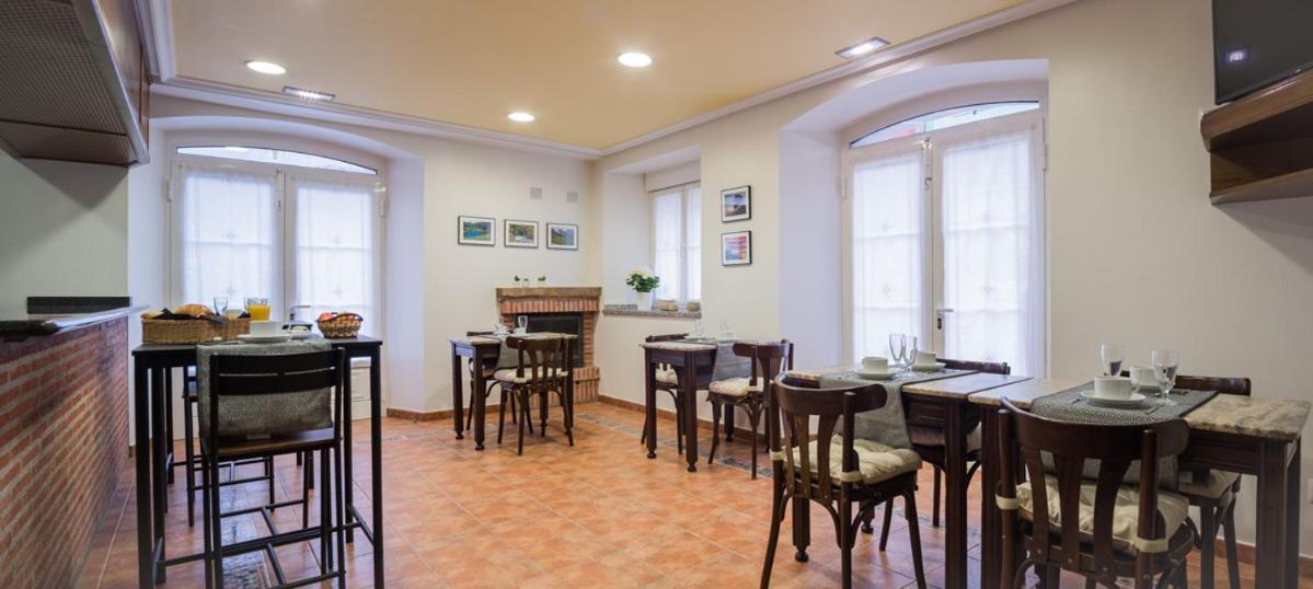 Hotel Y Apartamentos La Lonja Onís Dış mekan fotoğraf