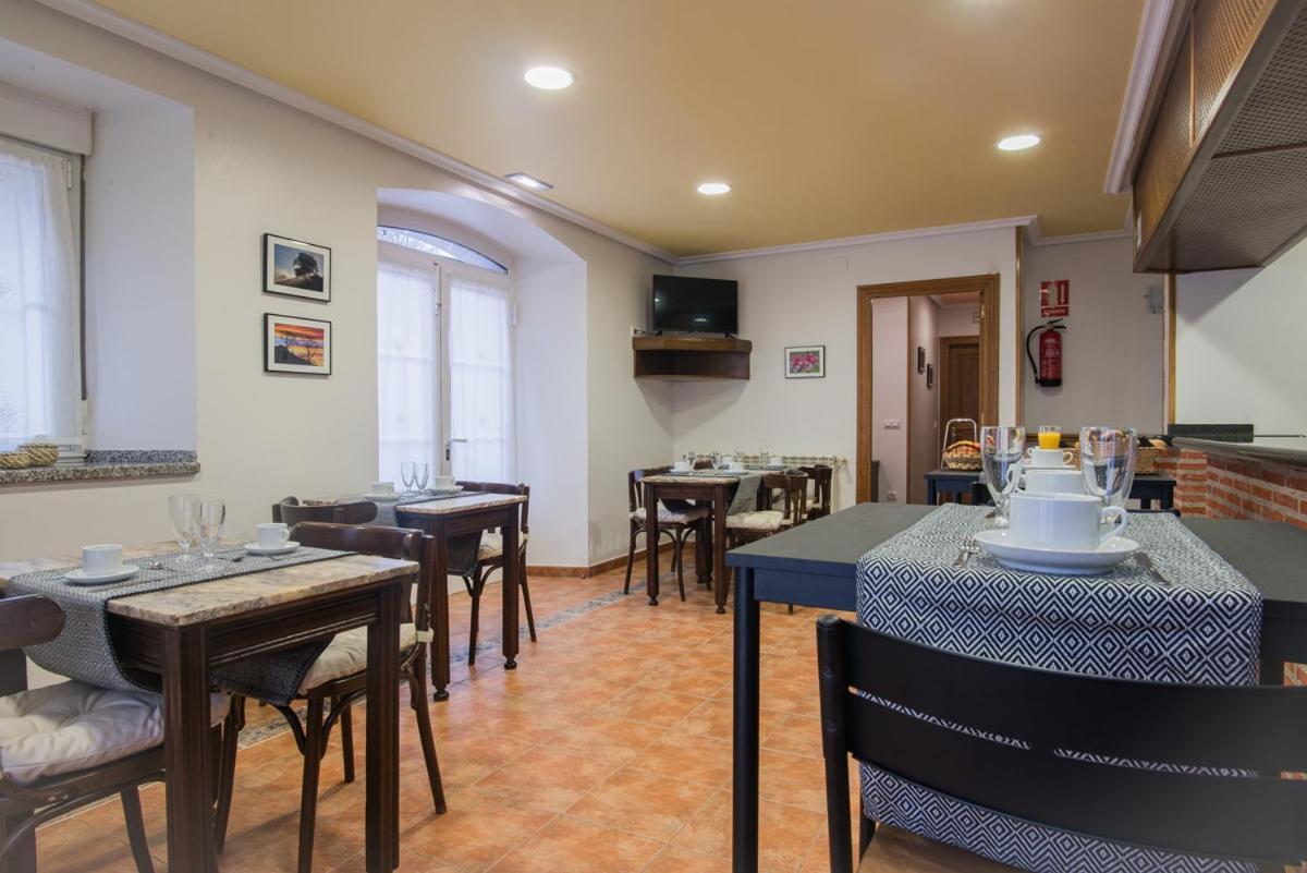 Hotel Y Apartamentos La Lonja Onís Dış mekan fotoğraf