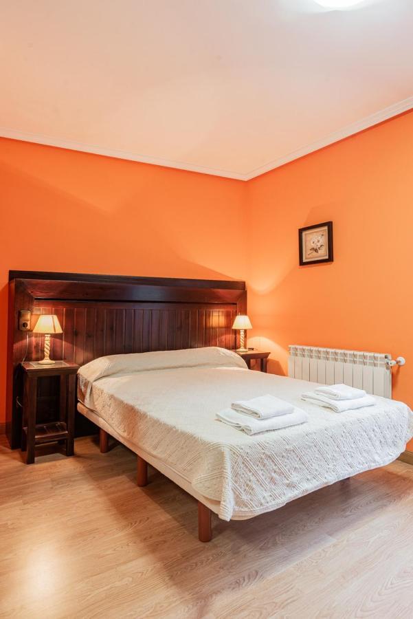 Hotel Y Apartamentos La Lonja Onís Dış mekan fotoğraf
