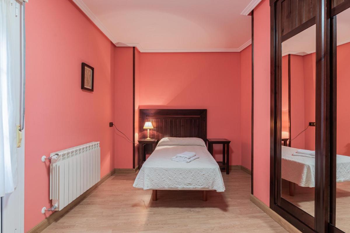 Hotel Y Apartamentos La Lonja Onís Dış mekan fotoğraf