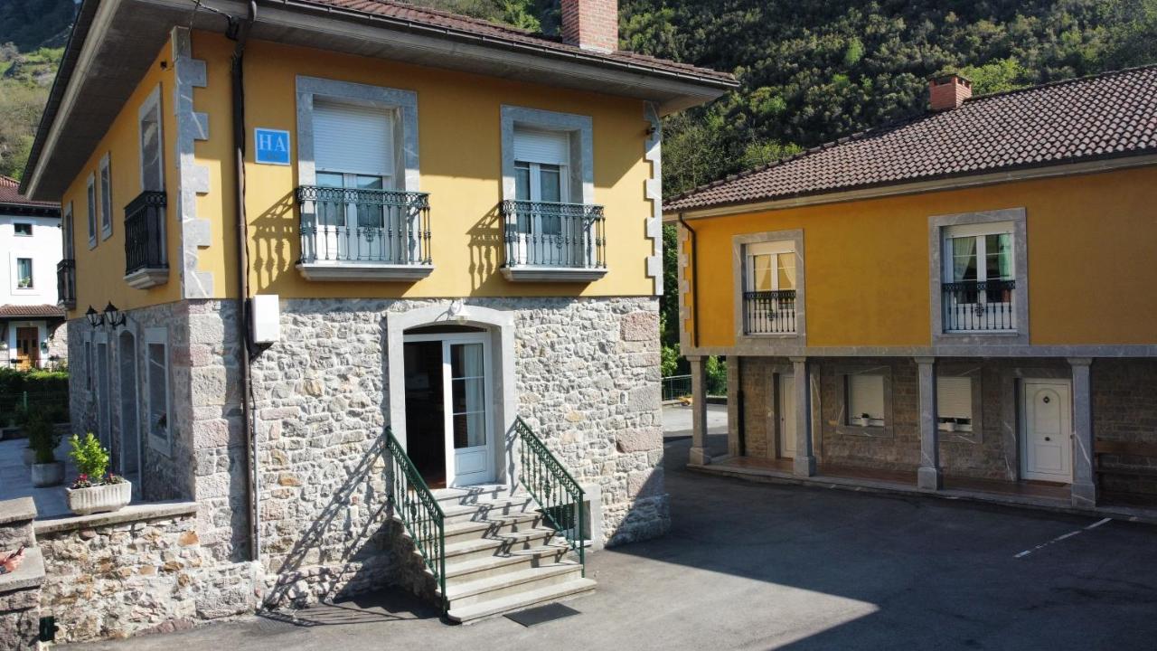 Hotel Y Apartamentos La Lonja Onís Dış mekan fotoğraf