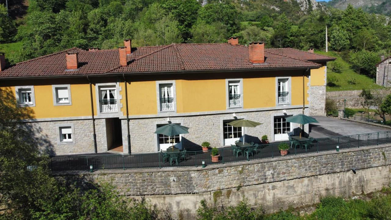Hotel Y Apartamentos La Lonja Onís Dış mekan fotoğraf