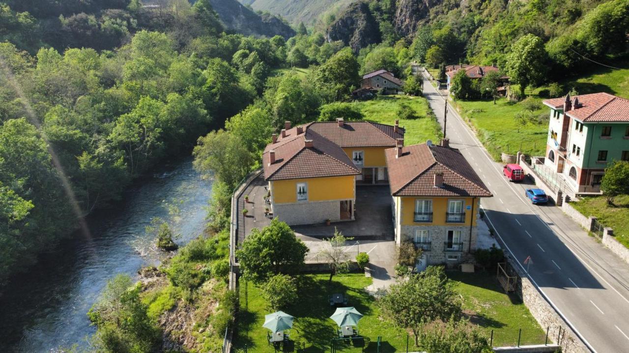 Hotel Y Apartamentos La Lonja Onís Dış mekan fotoğraf