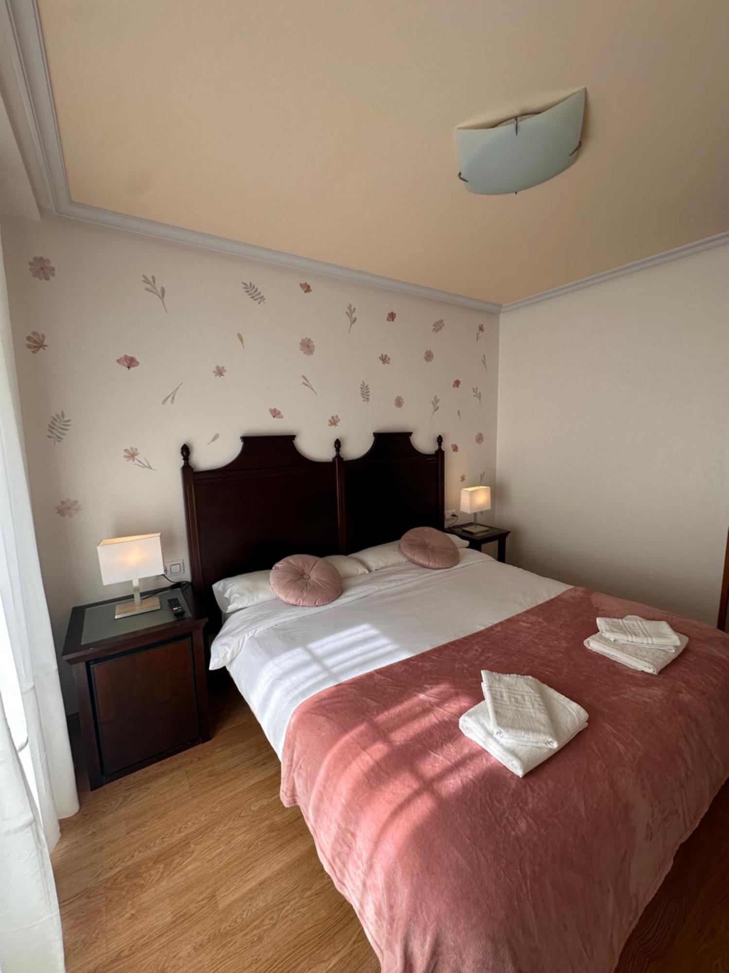 Hotel Y Apartamentos La Lonja Onís Dış mekan fotoğraf