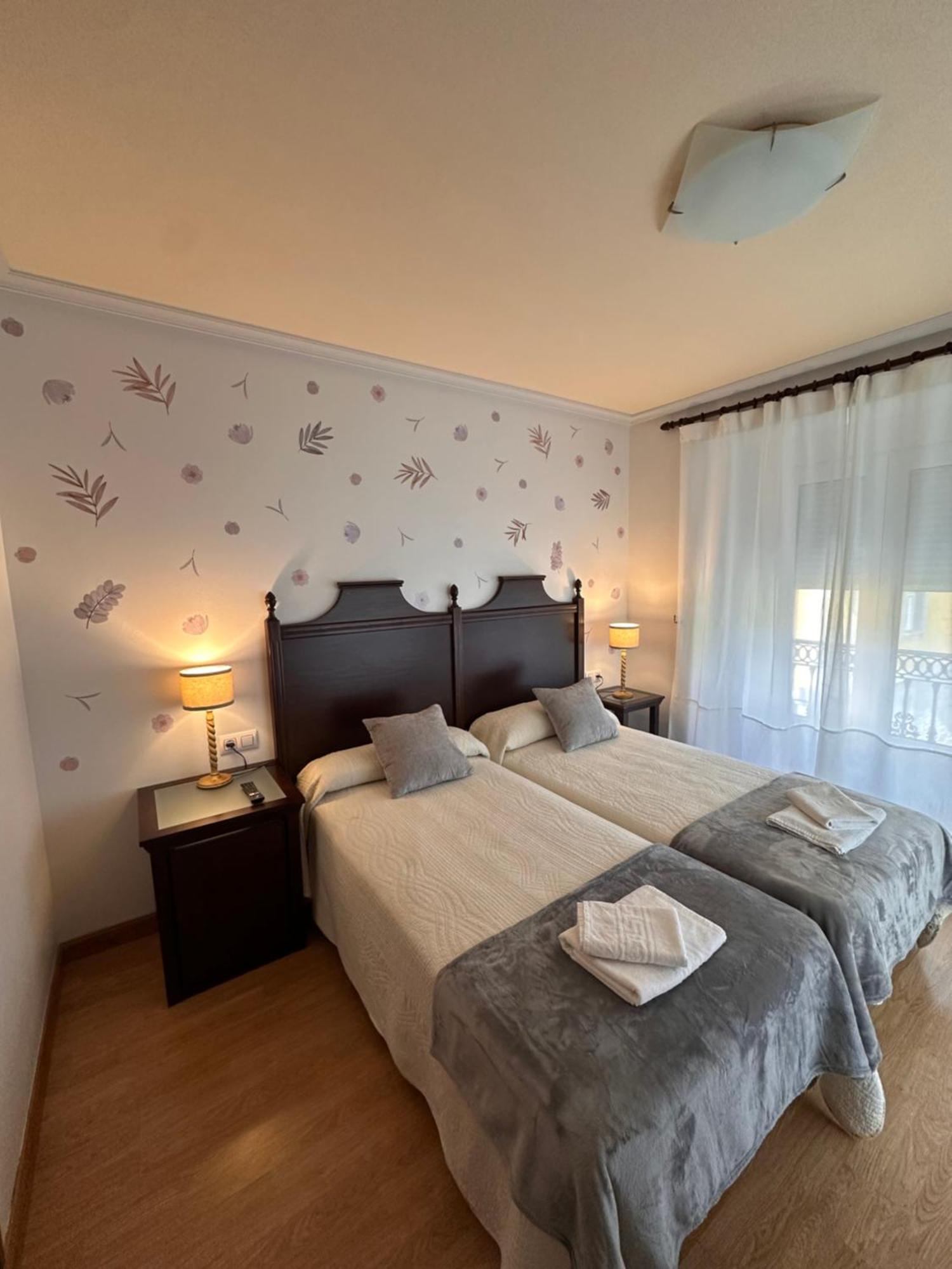 Hotel Y Apartamentos La Lonja Onís Dış mekan fotoğraf