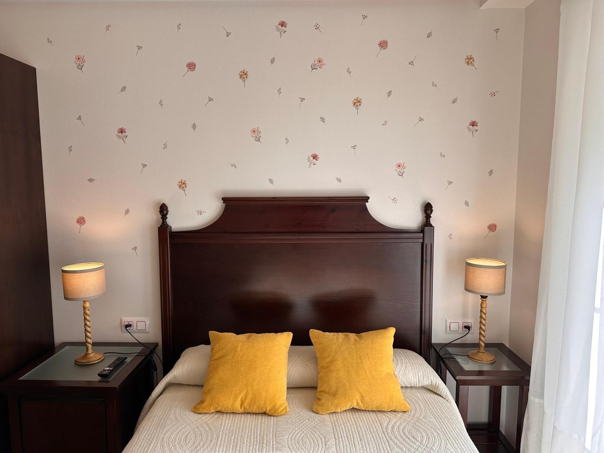 Hotel Y Apartamentos La Lonja Onís Dış mekan fotoğraf