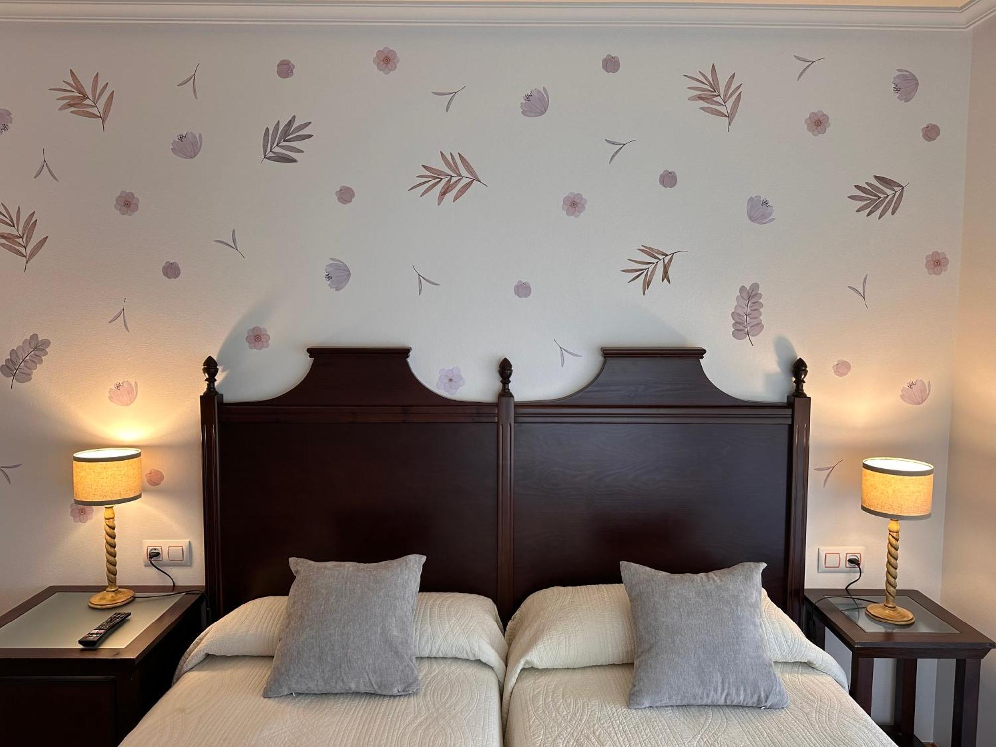 Hotel Y Apartamentos La Lonja Onís Dış mekan fotoğraf